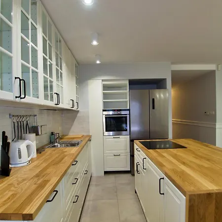 Apartament Family Parking 2 Bathrooms 300 M Sea