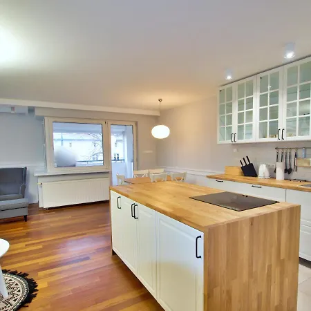 Apartament Family Parking 2 Bathrooms 300 M Sea *